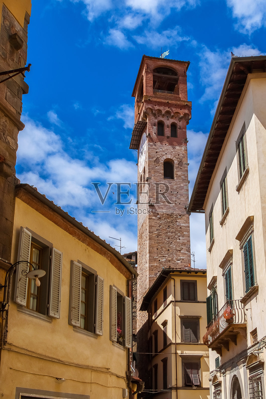 卢卡历史中心的小巷照片摄影图片