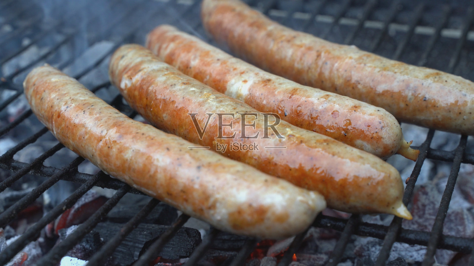 图林根烤香肠 | 香肠正在烤制中照片摄影图片
