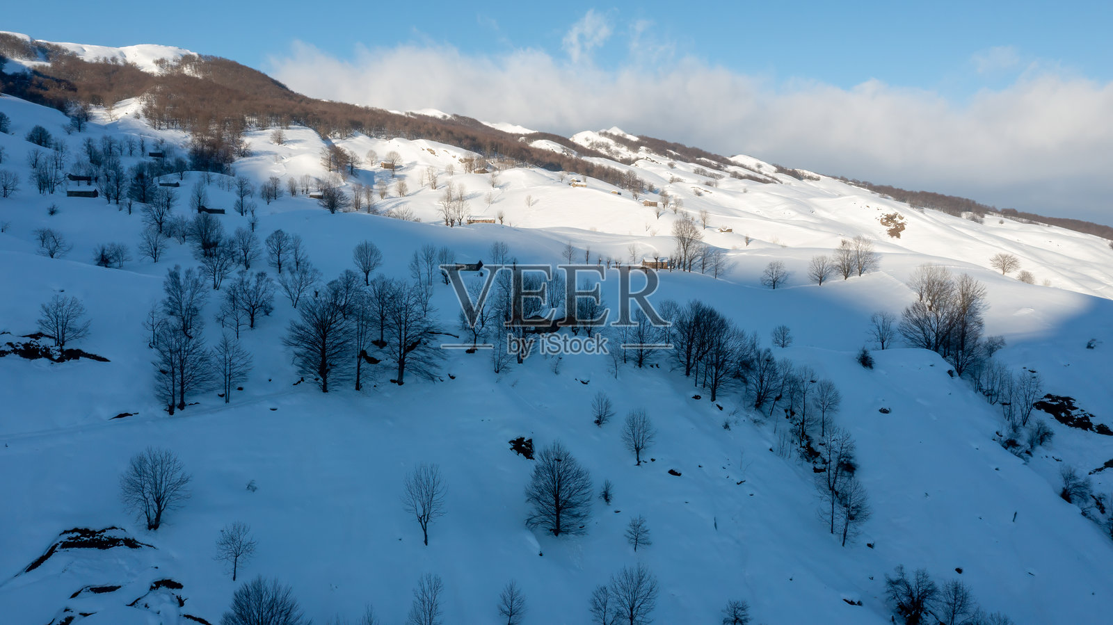 雪山风景。照片摄影图片