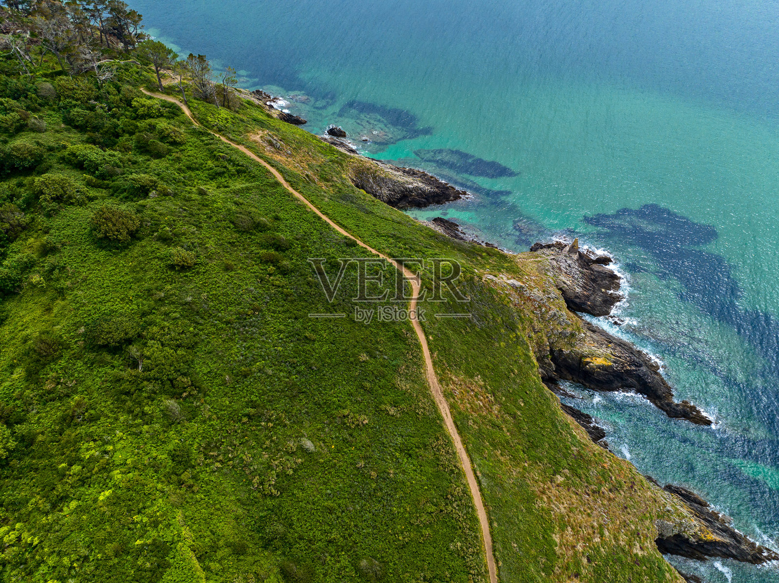 小米努灯塔的鸟瞰图。海岸线。法国照片摄影图片