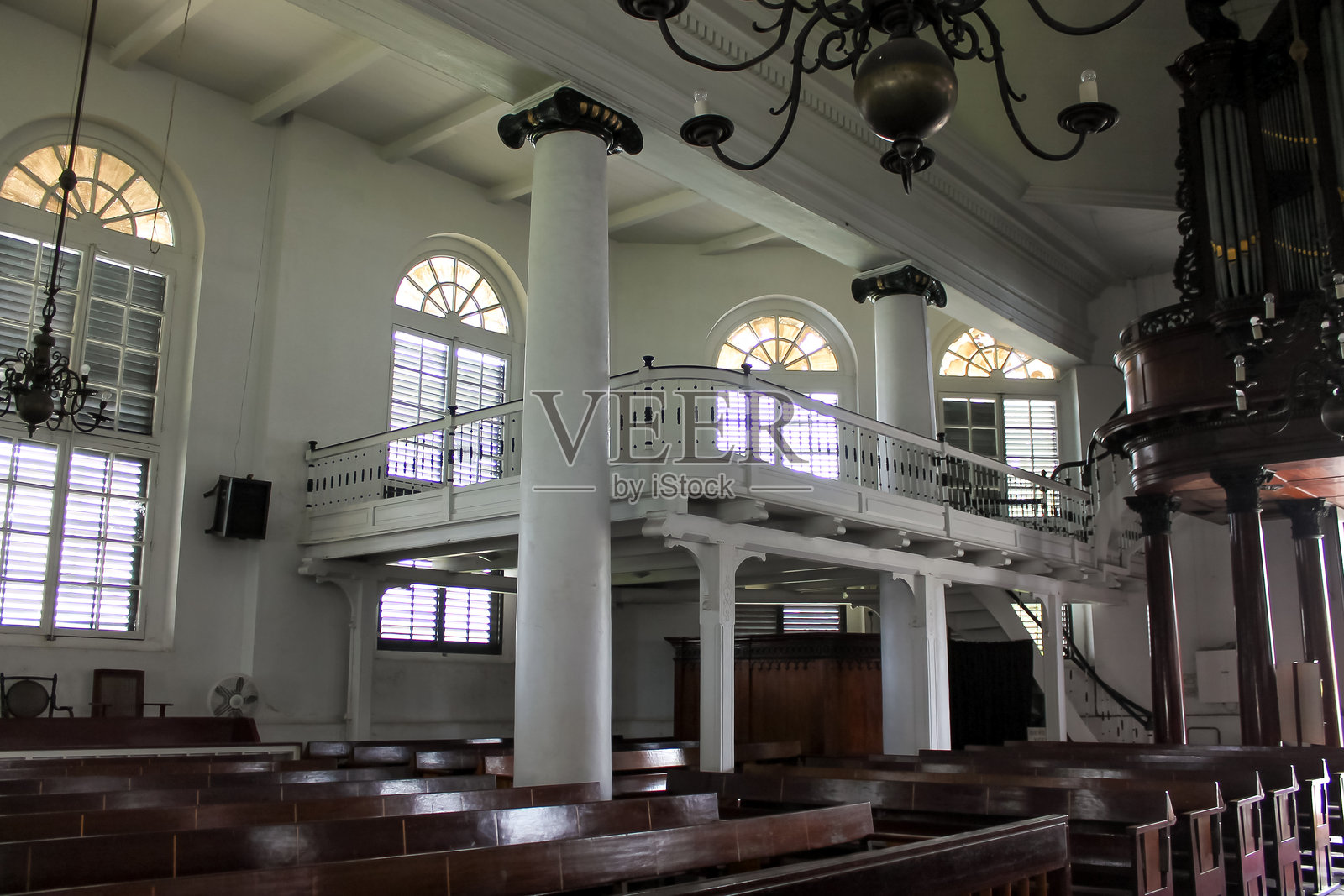 苏里南帕拉马里博的古老殖民改革教堂。城市中心的教堂。照片摄影图片