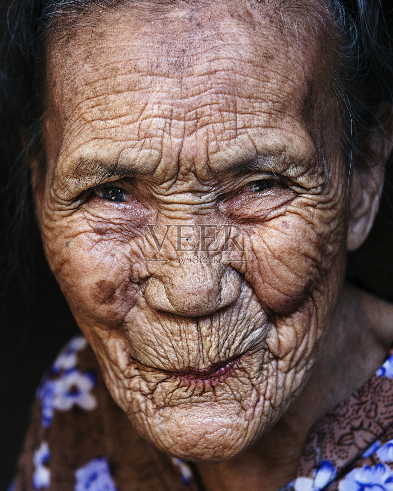 老年女性特写肖像照片摄影图片