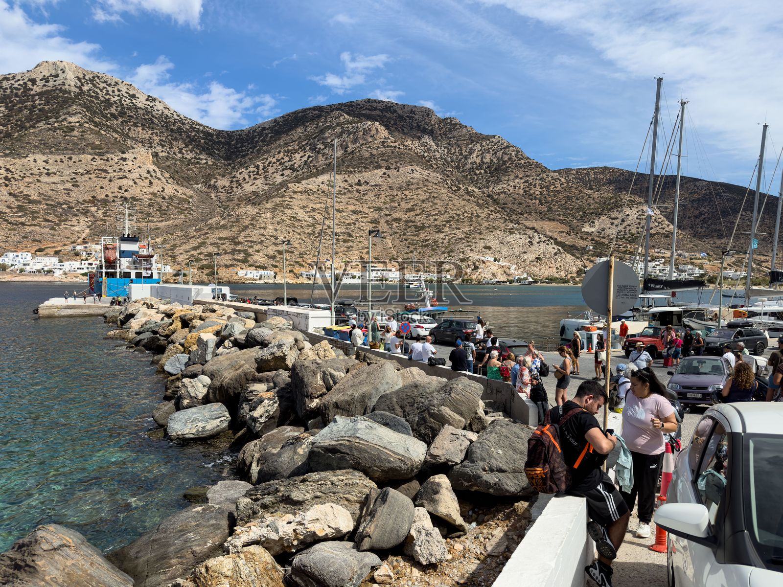 游客在等待海上快艇渡轮照片摄影图片