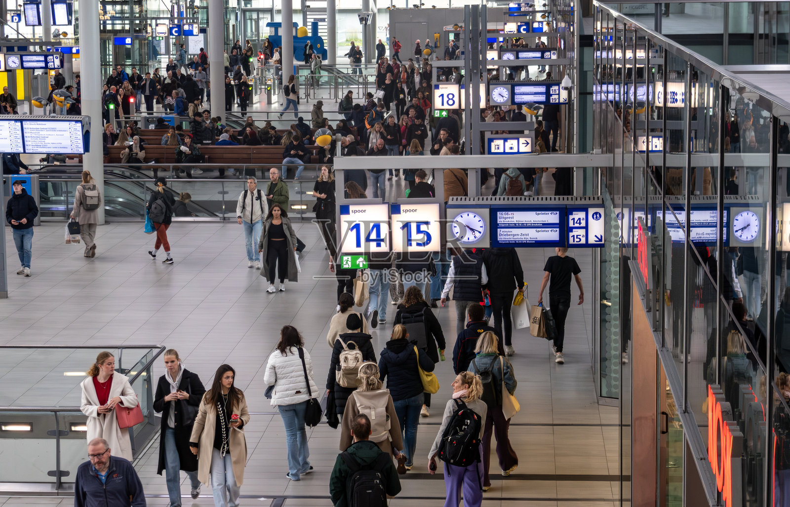 高峰时段,乌得勒支中央车站,荷兰。照片摄影图片