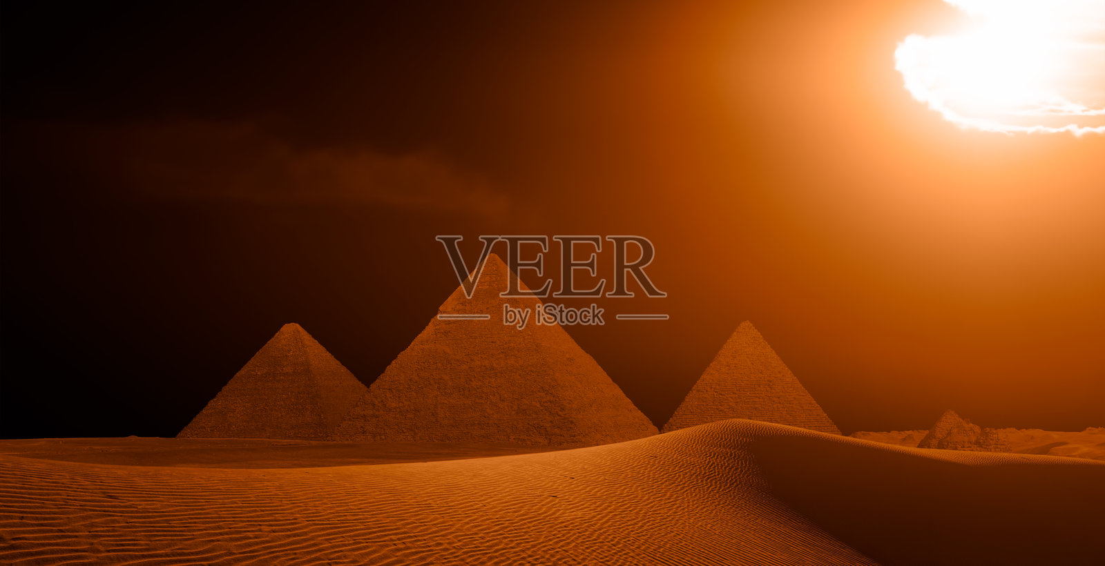 “拉”神之眼 - 吉萨金字塔群在壮丽的日落下 - 开罗，埃及照片摄影图片