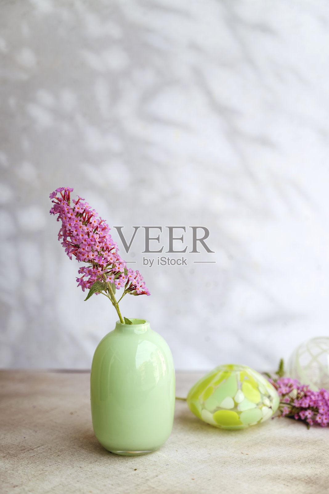 美丽的野生夏季花卉在小花瓶中照片摄影图片