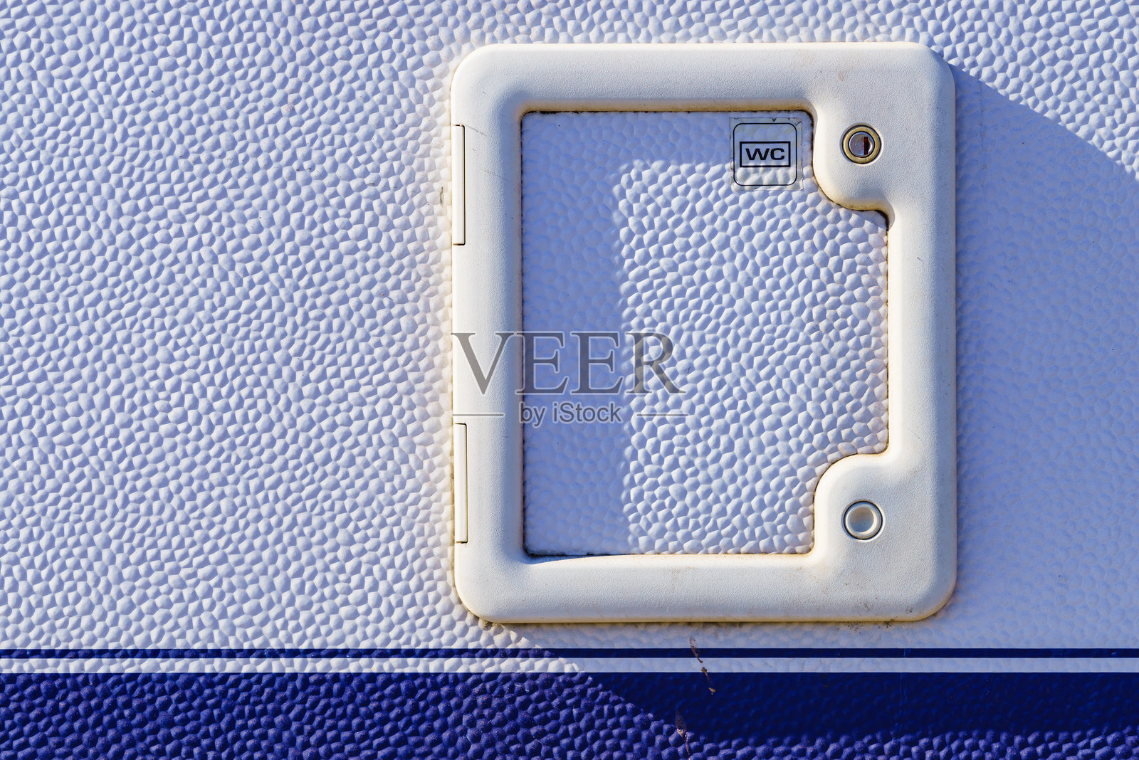 露营车厕所门的细节照片摄影图片