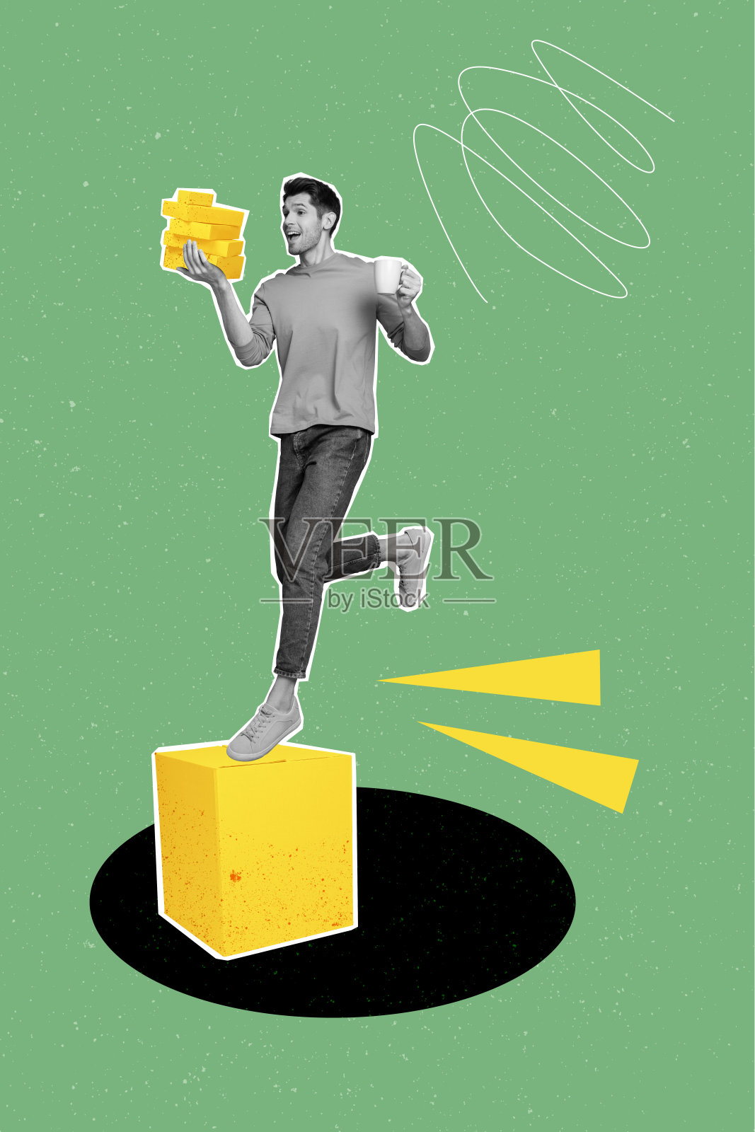搞笑的男人在绿色背景下急匆匆地跑着，手里拿着包裹盒，边喝咖啡边搬家。照片摄影图片