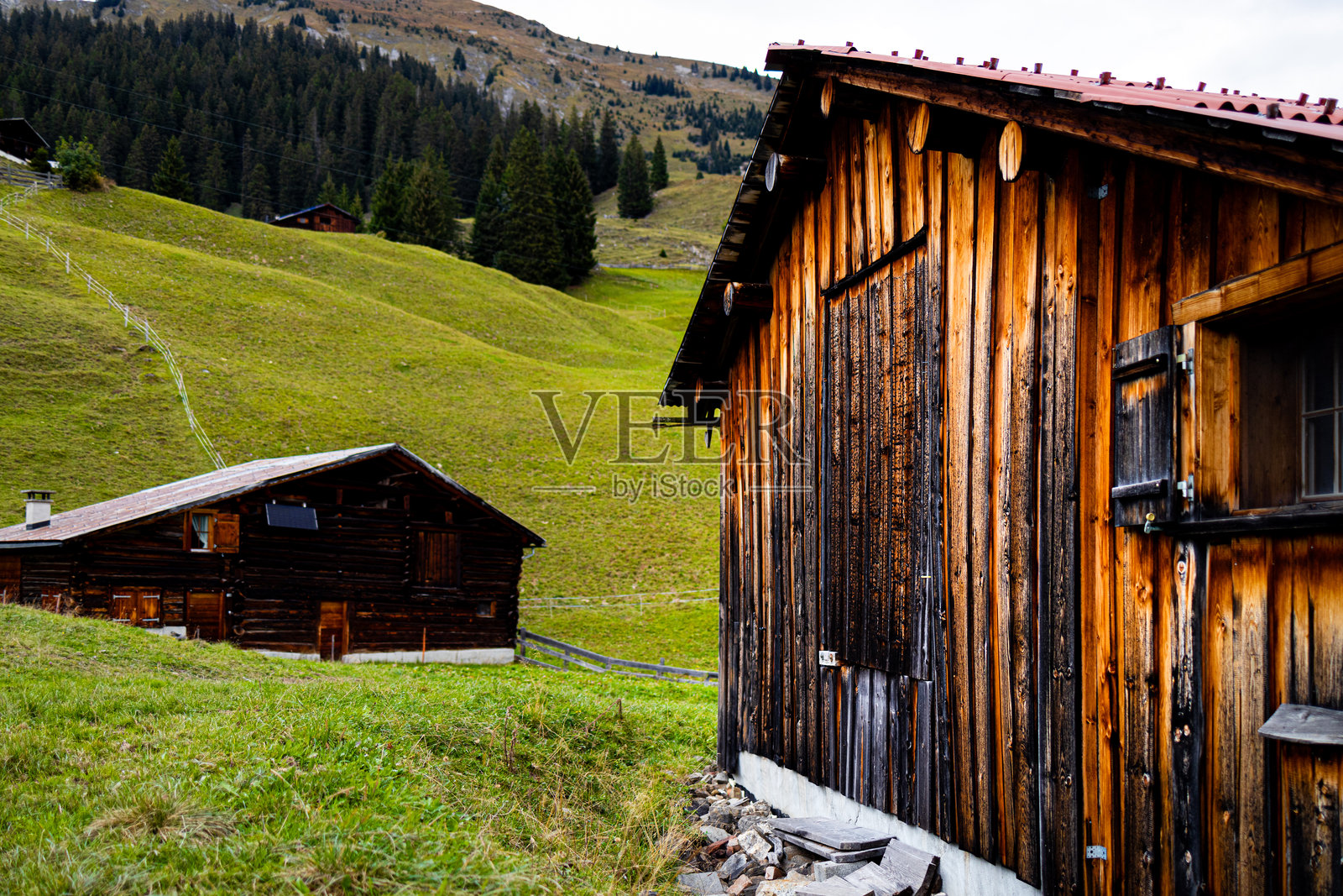 历史悠久的瑞士阿尔卑斯村庄博瓦照片摄影图片