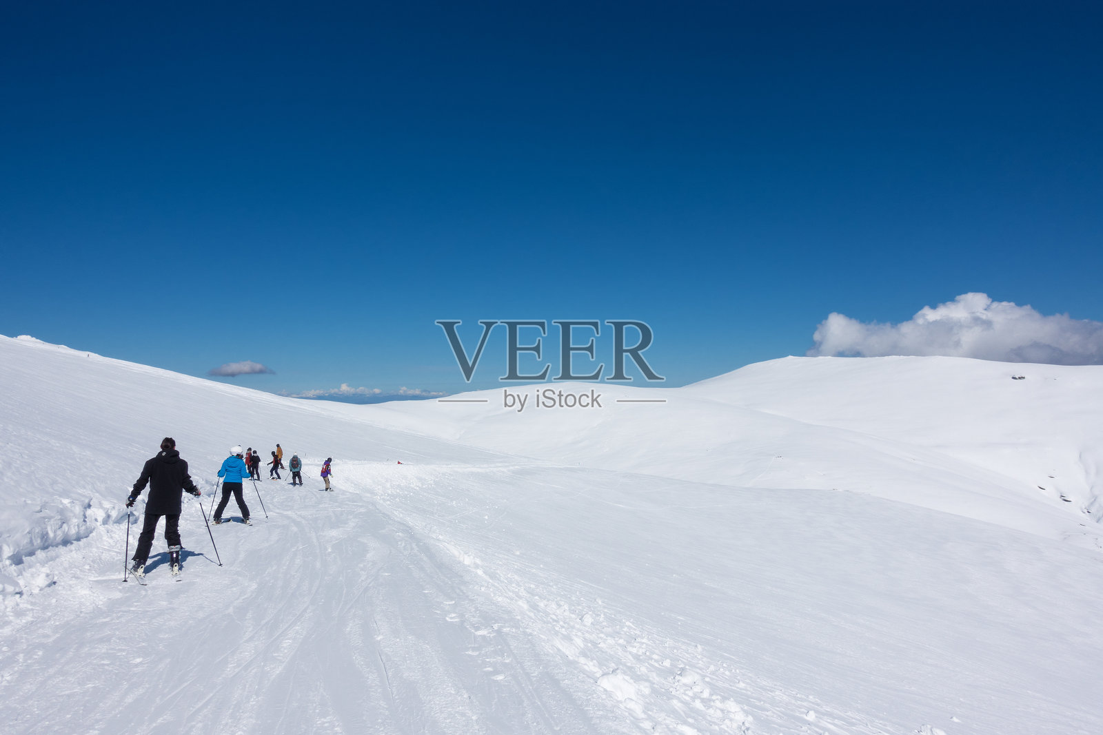 希腊埃德萨的凯马克察兰滑雪中心雪坡上的壮丽景色照片摄影图片