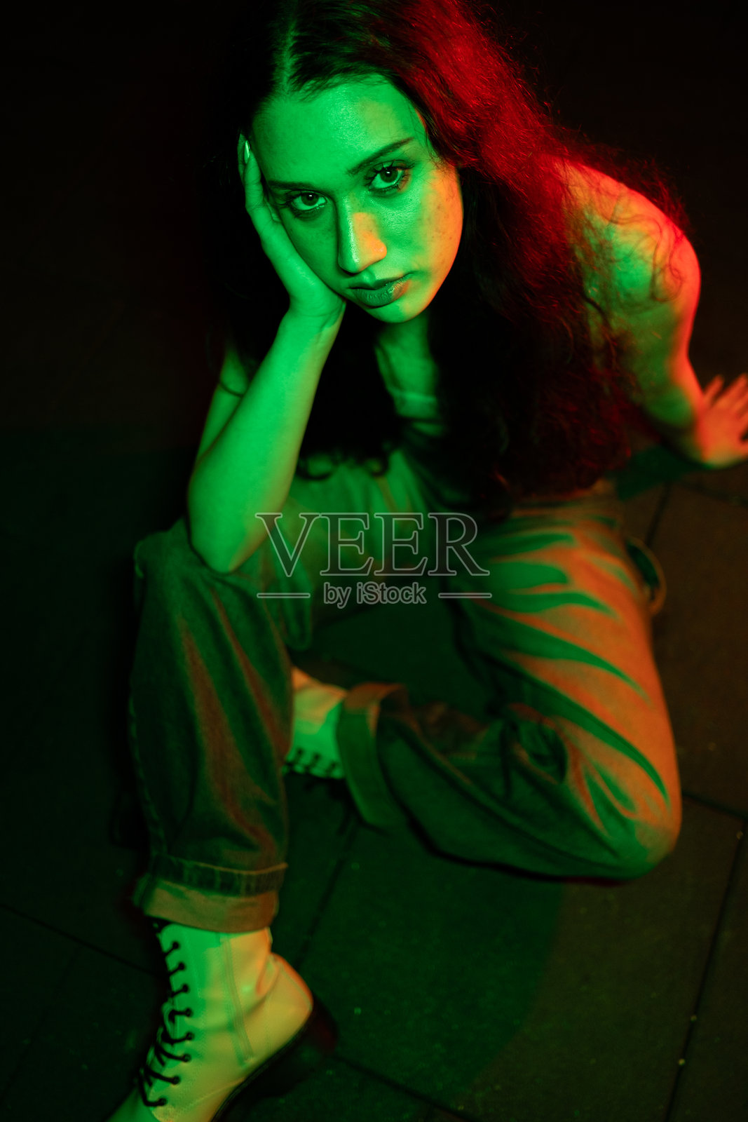 少女街拍照片摄影图片