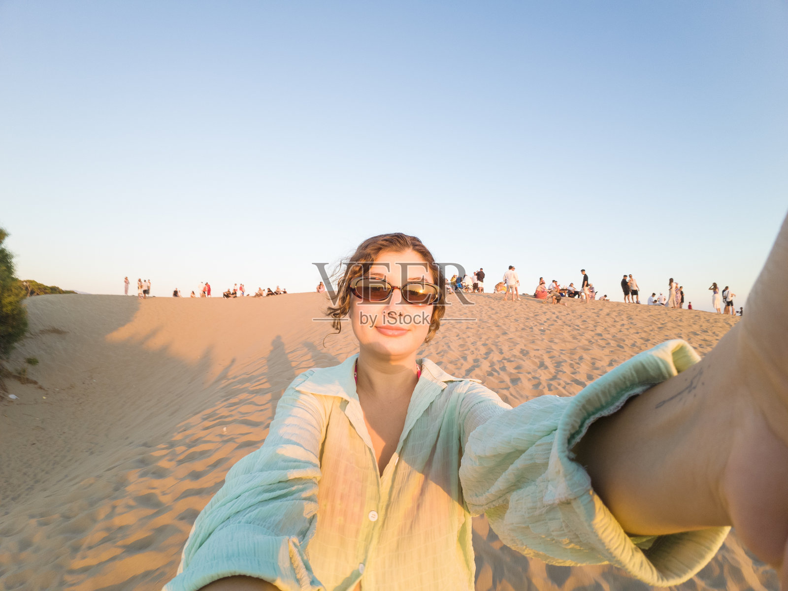 用自拍为日落加冕!照片摄影图片