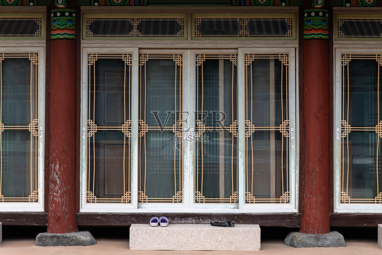 佛教寺庙建筑中的门照片摄影图片