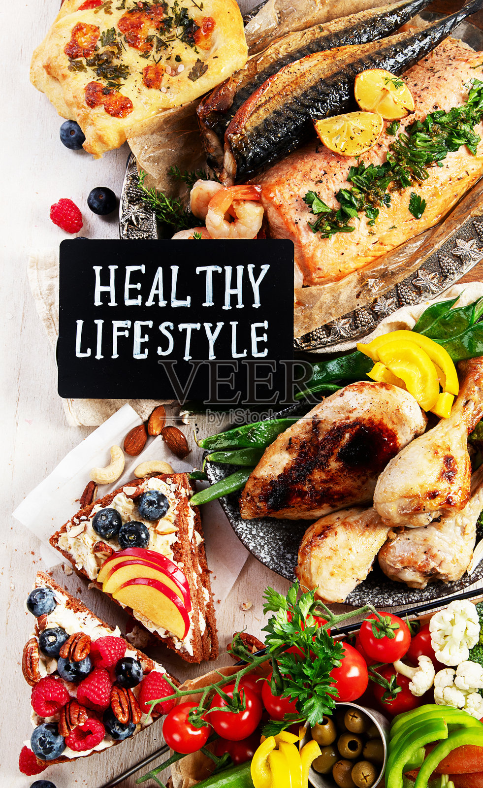 桌子上的多样健康食品照片摄影图片