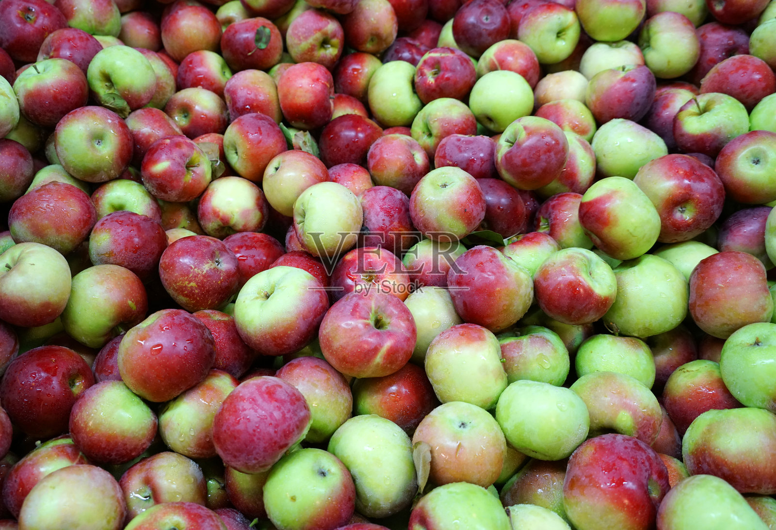 丰收季节新鲜采摘的苹果背景照片摄影图片