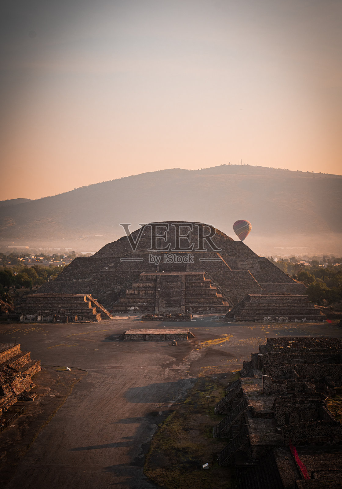 墨西哥特奥蒂瓦坎的阿兹特克金字塔照片摄影图片