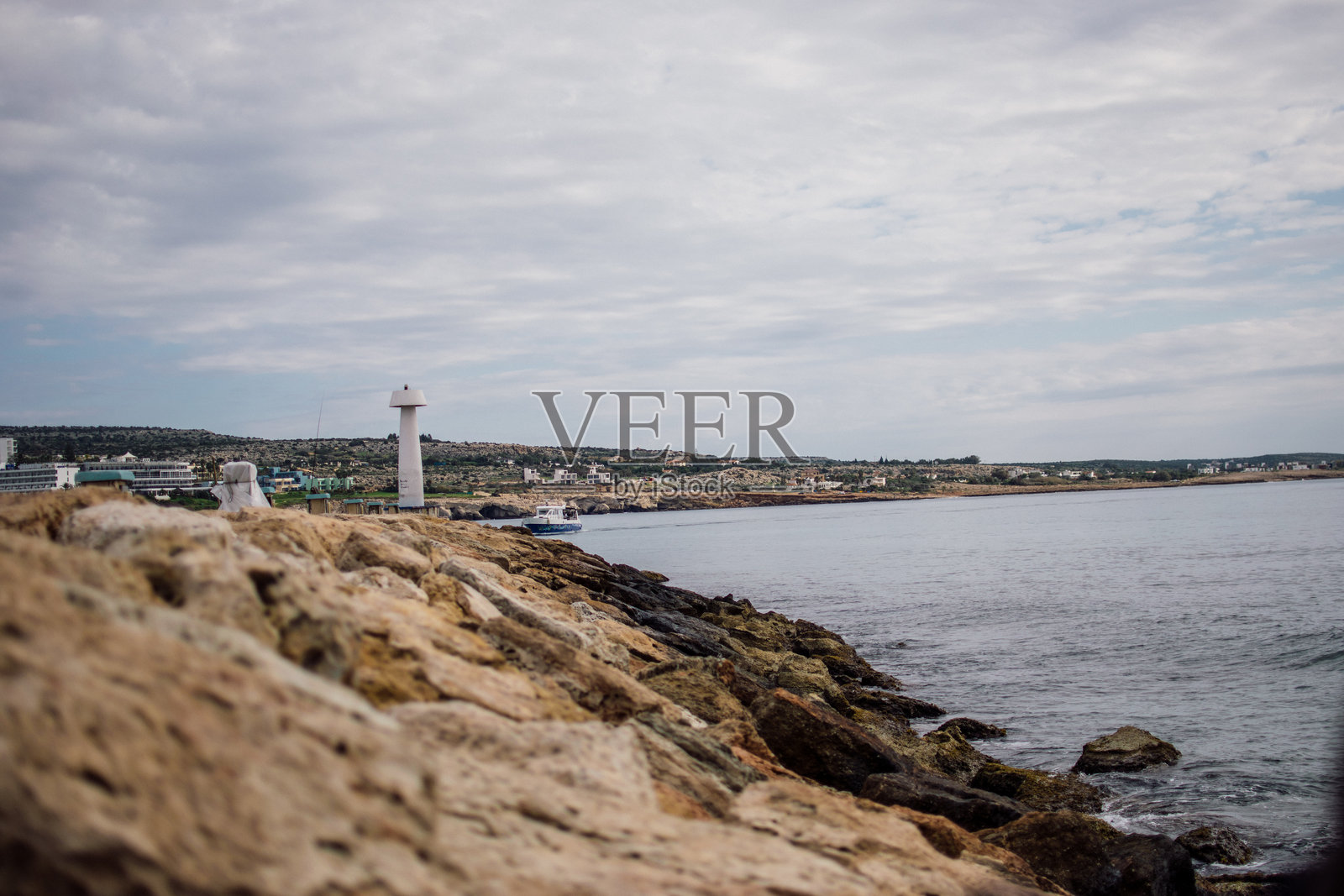 塞浦路斯阿依纳帕的岩石海岸照片摄影图片