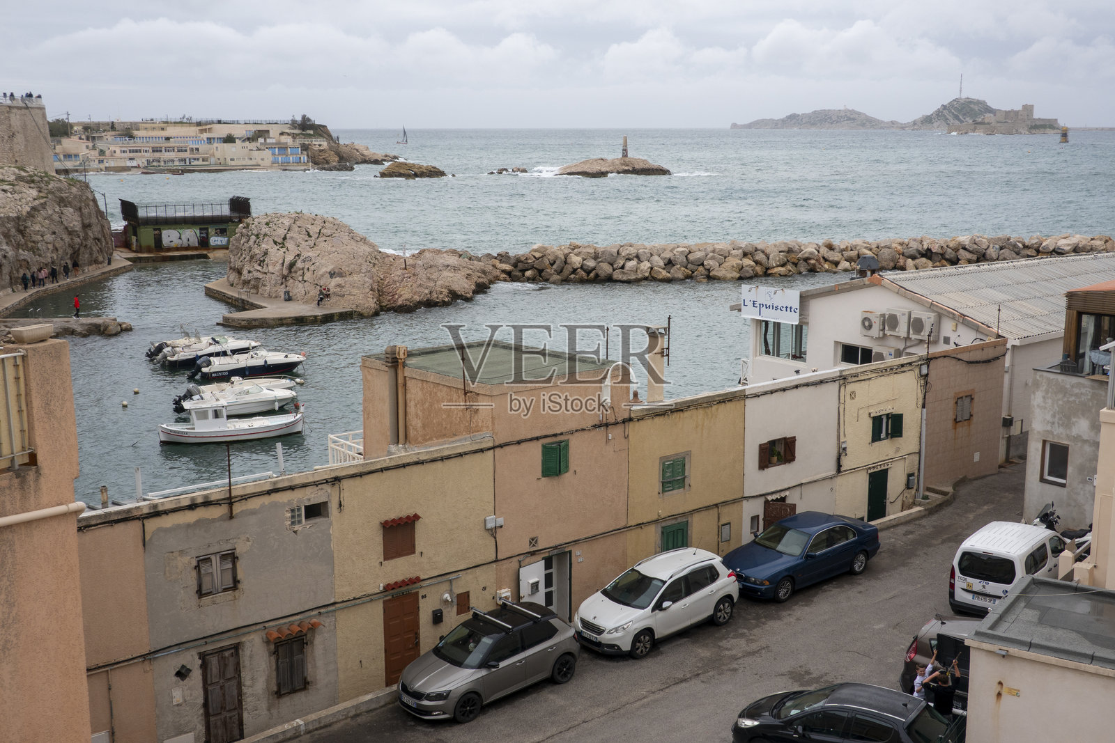 法国马赛的肯尼迪海滨长廊。照片摄影图片