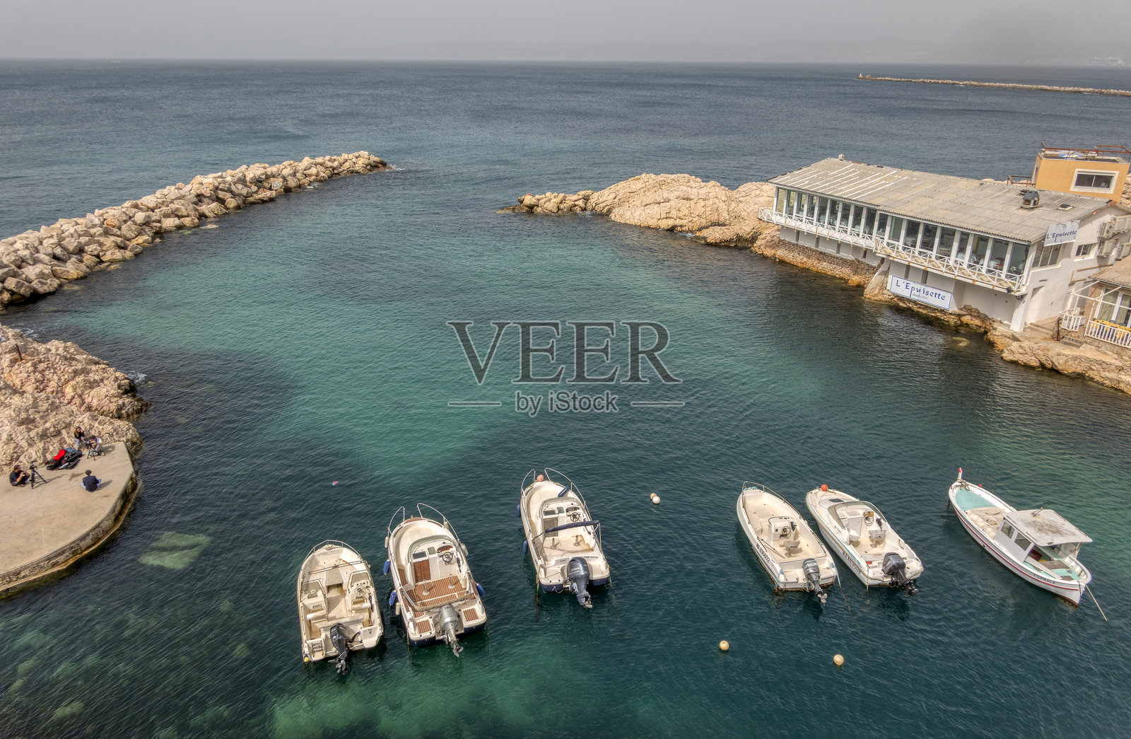 法国马赛的肯尼迪海滨大道景观。照片摄影图片