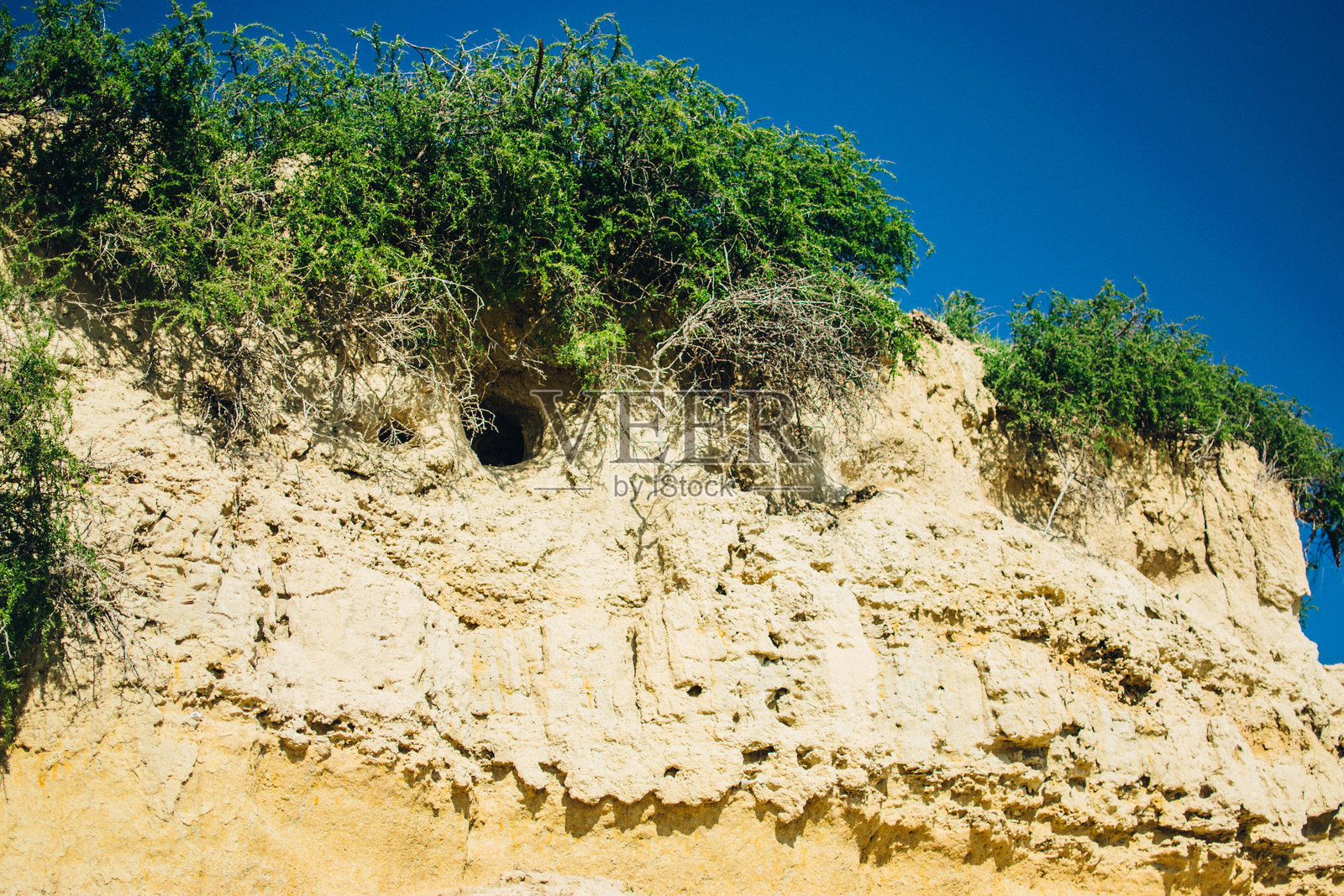 塞浦路斯拉纳卡附近的黄色沙漠照片摄影图片