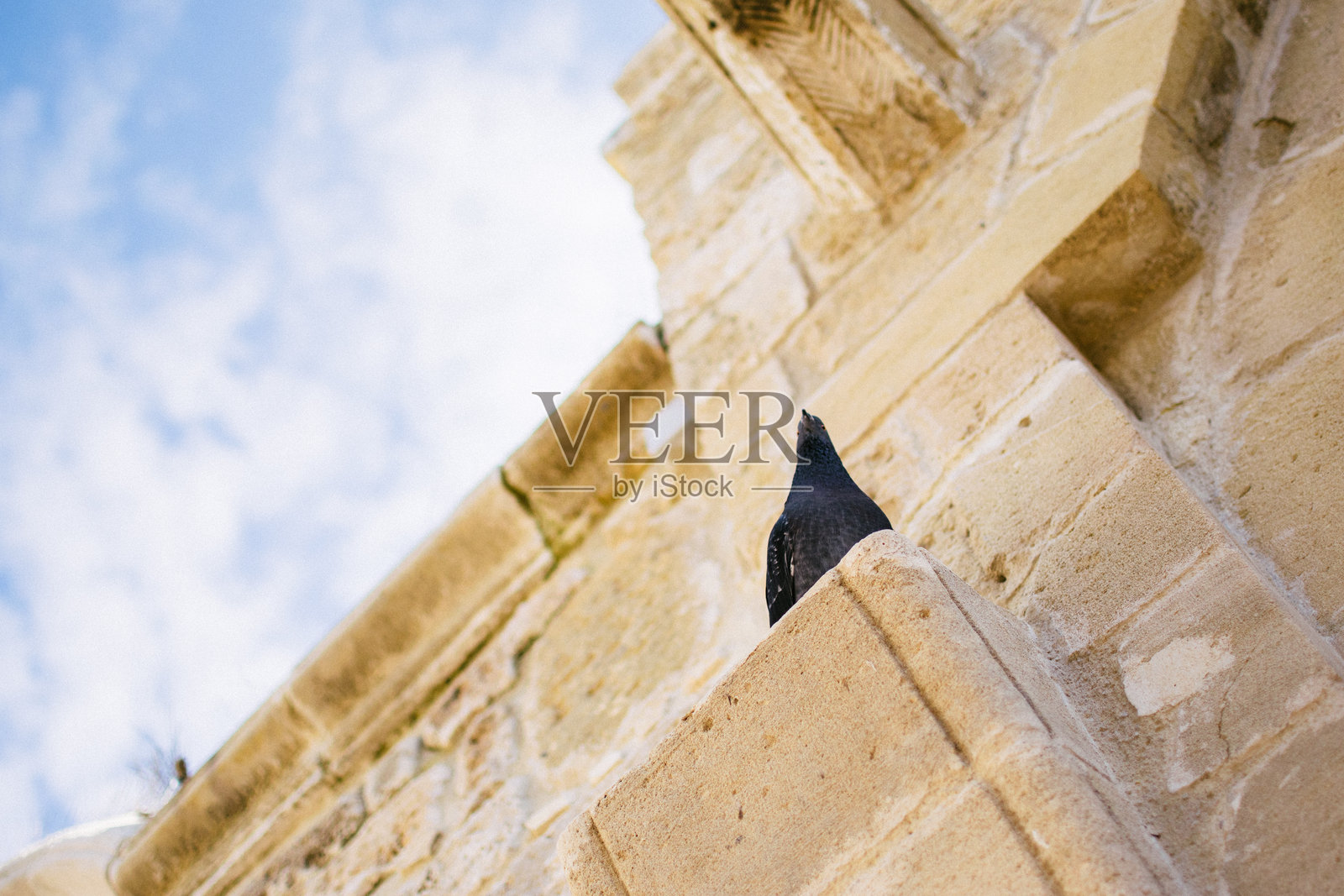 塞浦路斯拉纳卡阳光明媚的地中海风格教堂照片摄影图片