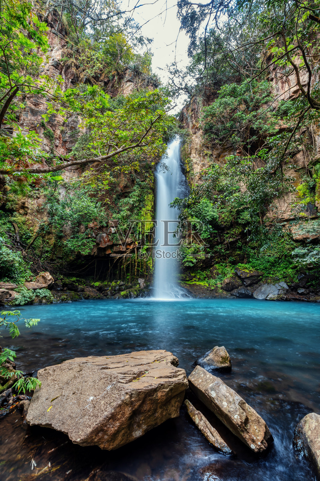 水fall Catarata La Cangreja - 瓜纳卡斯特，哥斯达黎加照片摄影图片