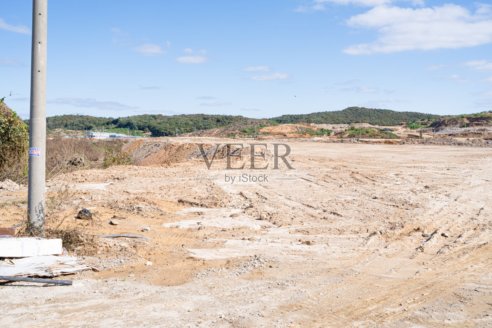 建筑工地上的假期景象照片摄影图片