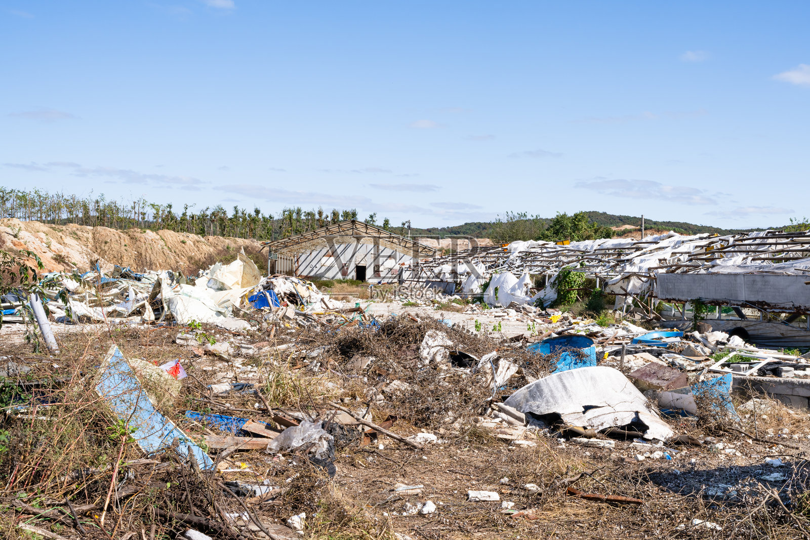 废弃动物农场的景象照片摄影图片