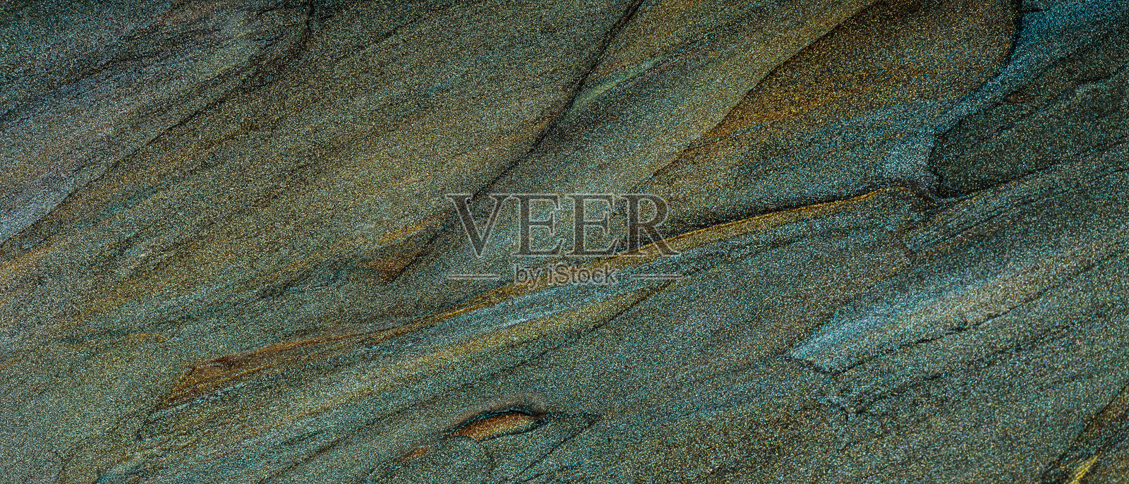 抽象闪亮金属质感，多彩背景与闪烁的涂抹痕迹照片摄影图片