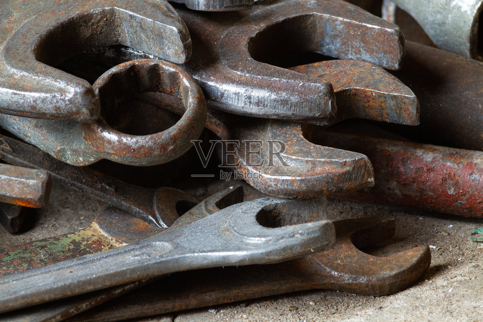 很多旧扳手照片摄影图片