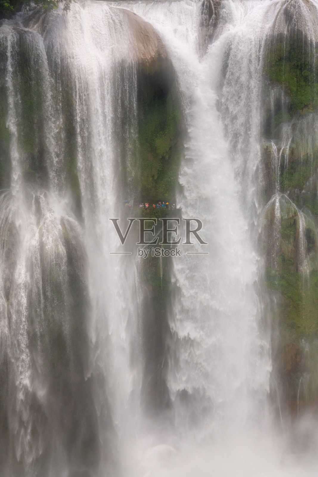 贵州省黄果树瀑布的垂直特写照片摄影图片