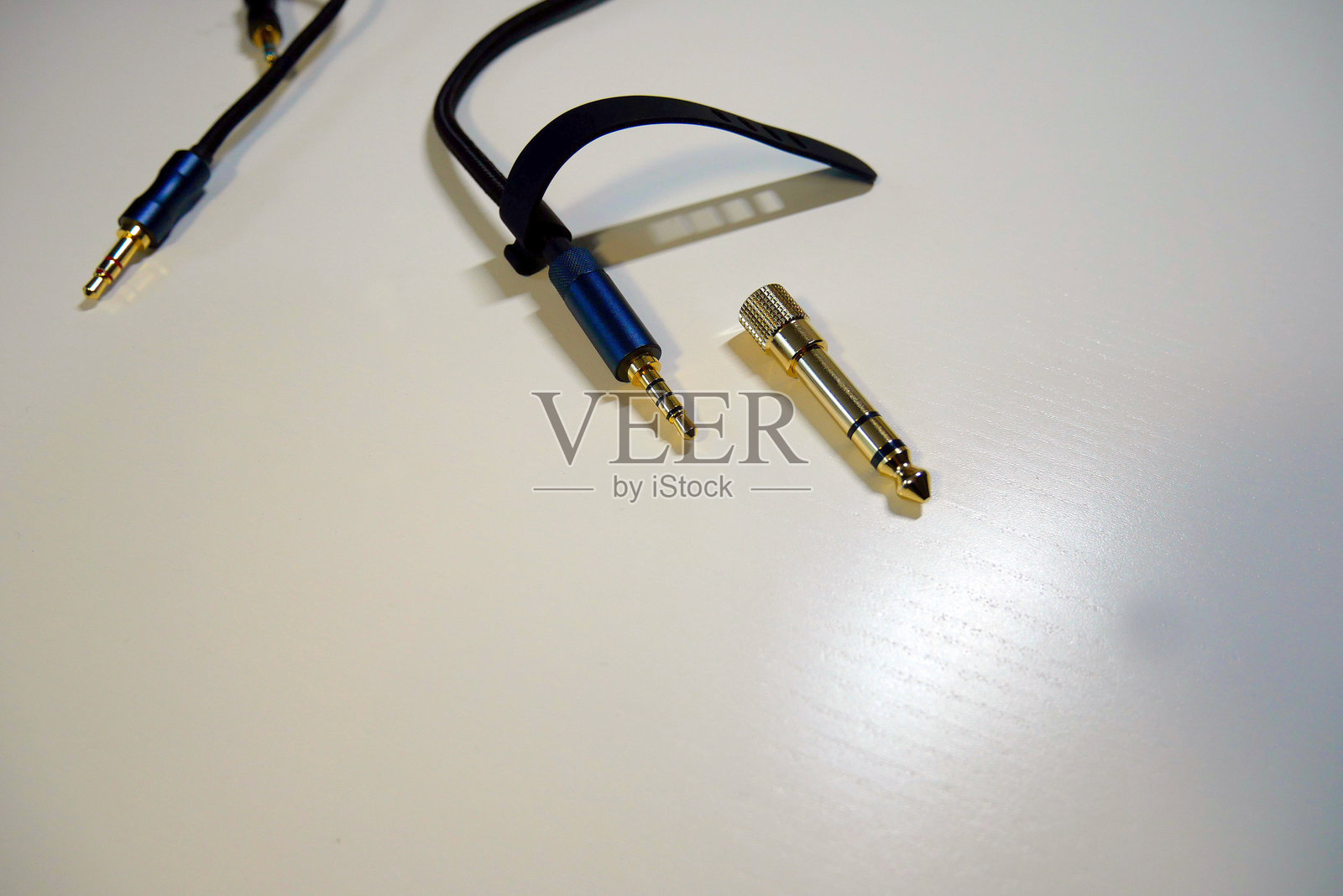 耳机线缆。照片摄影图片