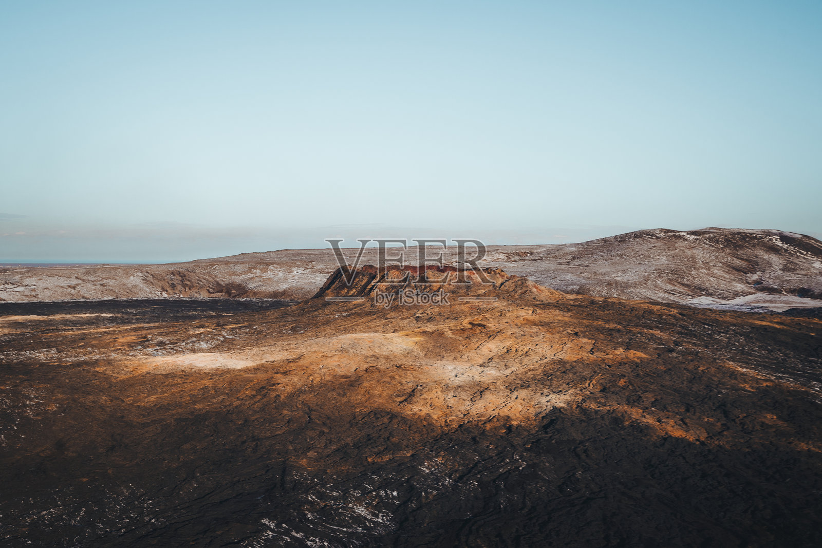 冰岛苏尔纳斯的火山口鸟瞰图 - 大自然的壮丽力量照片摄影图片