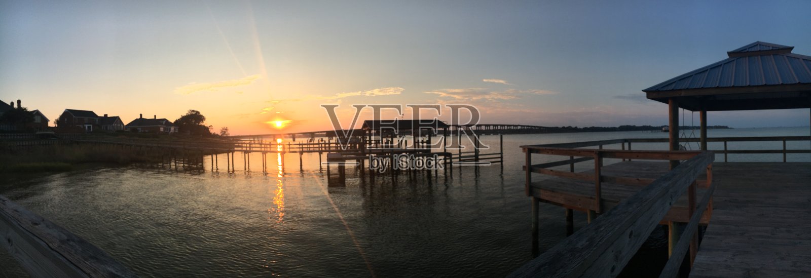 码头上的日落照片摄影图片