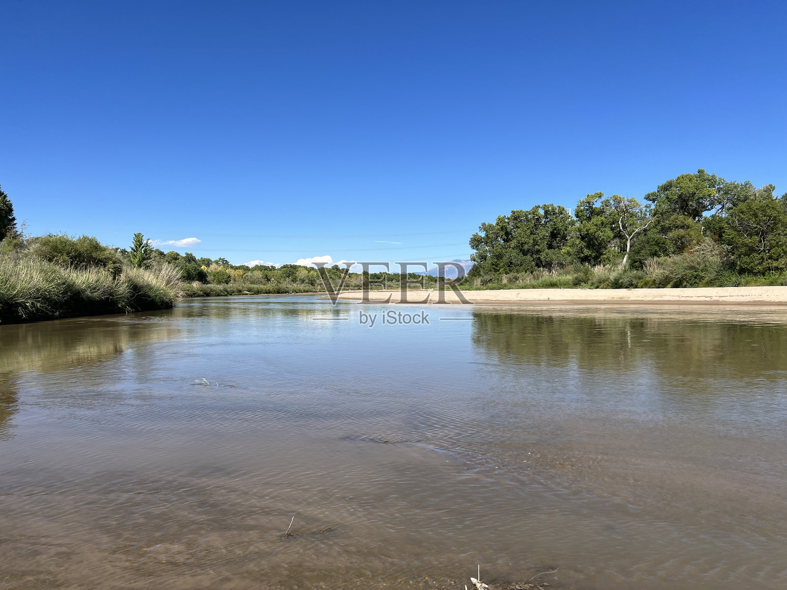 宁静的河流风景照片摄影图片