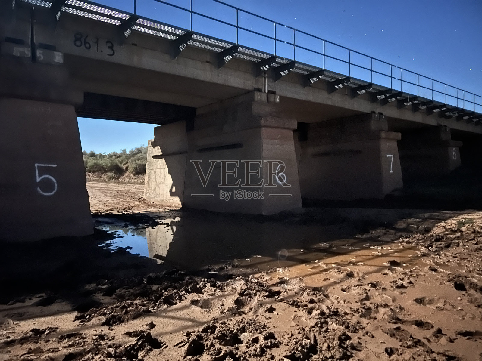 桥梁下部结构照片摄影图片