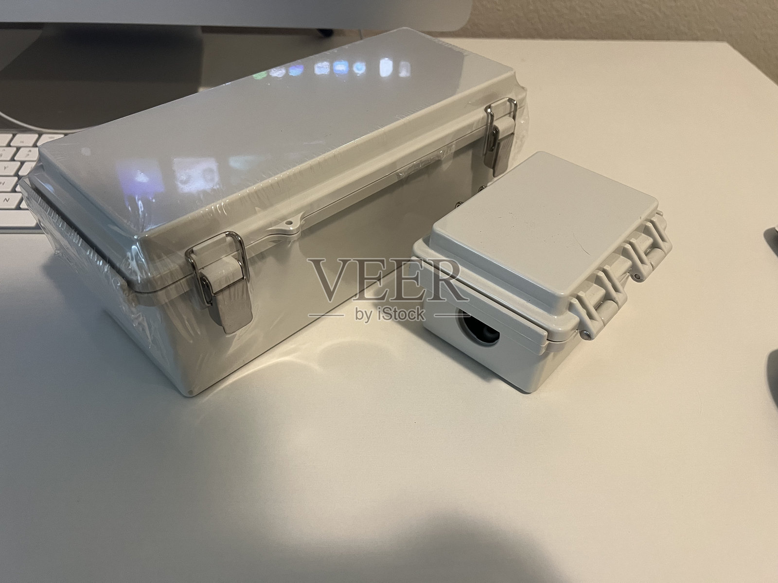 白色塑料盒照片摄影图片