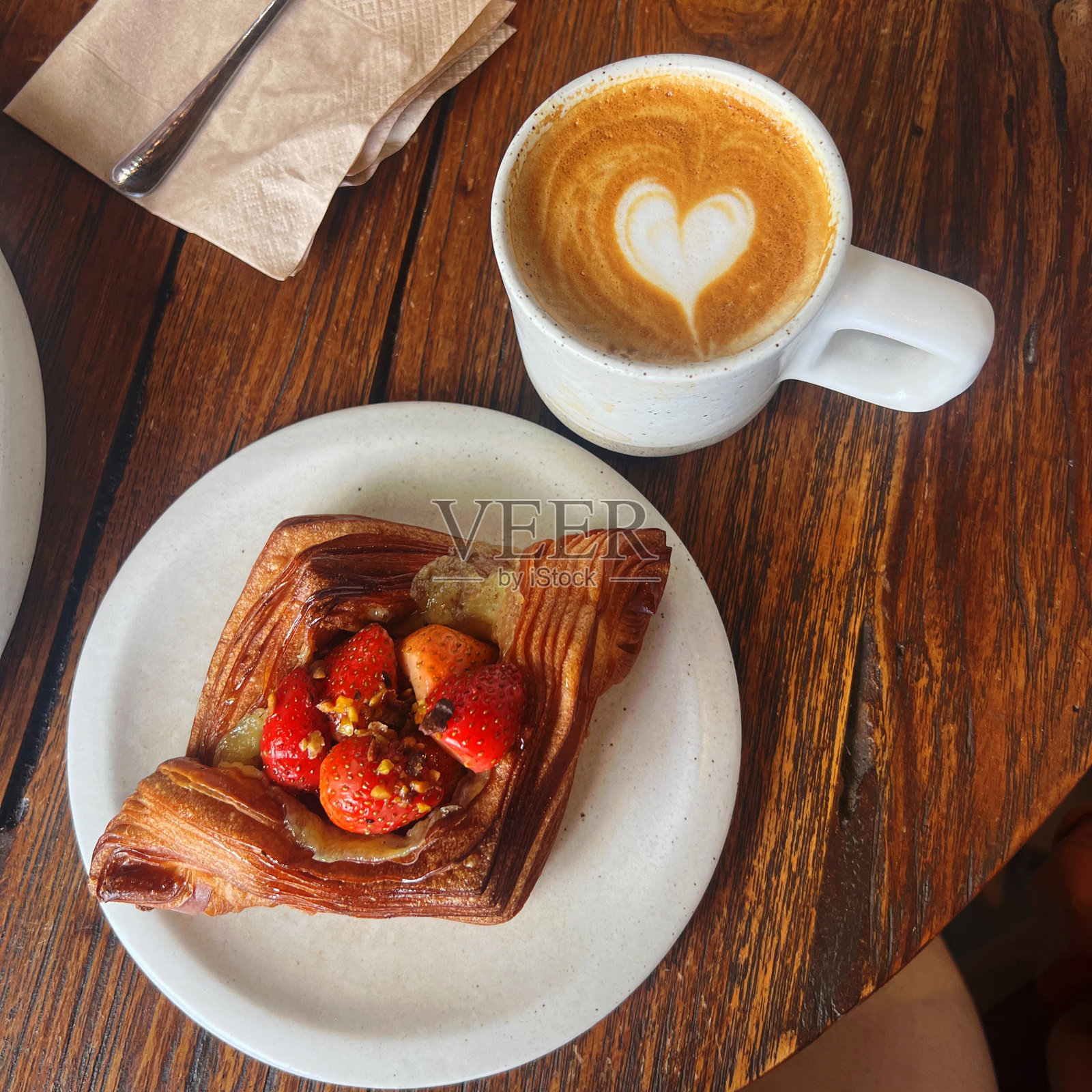 咖啡伴糕点照片摄影图片