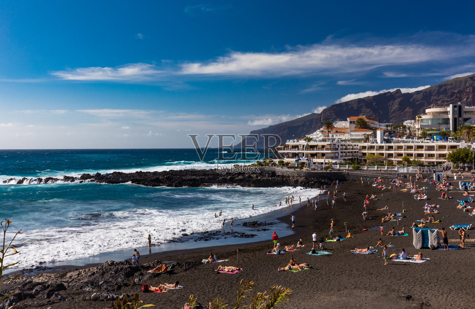 特内里费岛的黑色火山沙滩——阿雷纳海滩，加那利群岛，西班牙照片摄影图片