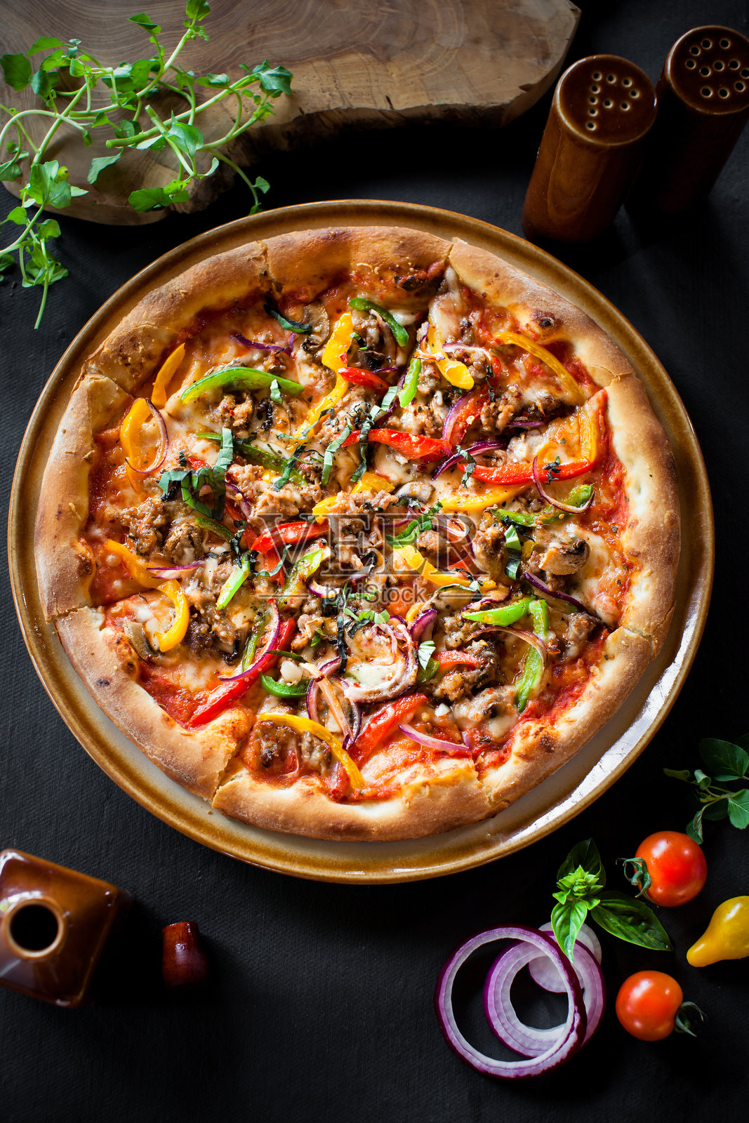 你的披萨上有什么？照片摄影图片