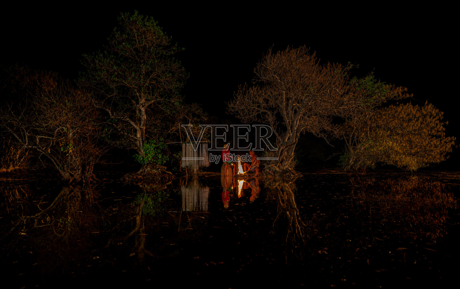 早晨渔民准备捕鱼的照片照片摄影图片