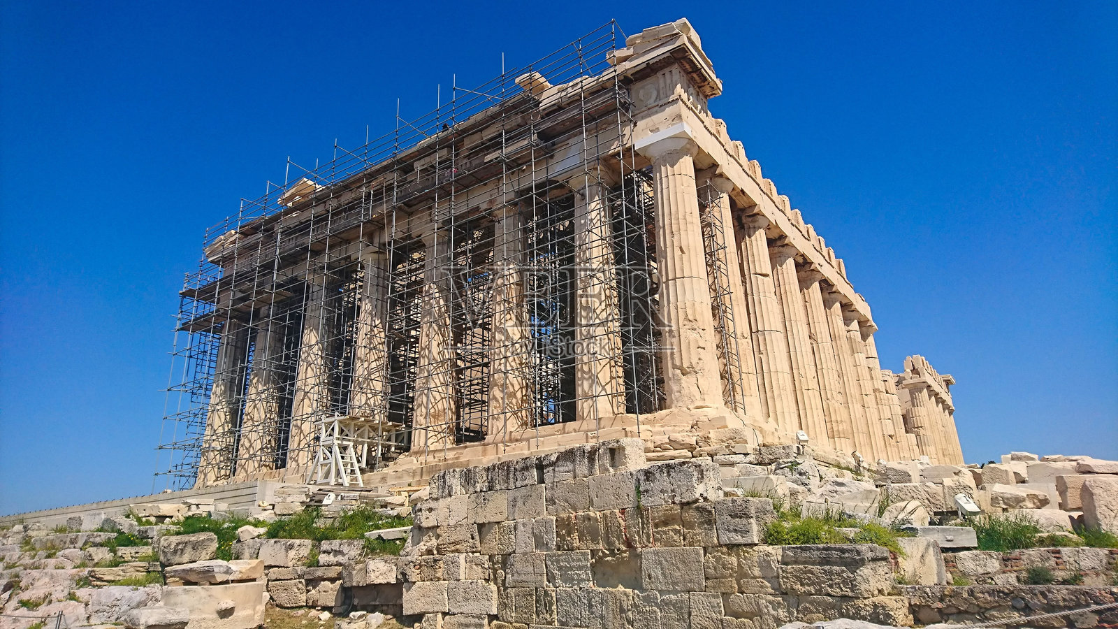 帕台农神庙正在维修和维护，搭建了脚手架照片摄影图片