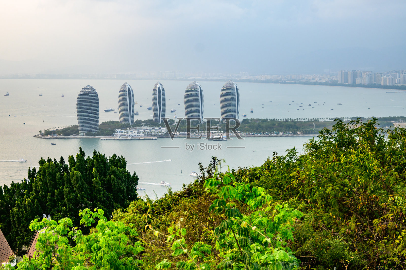 中国海南三亚的凤凰岛照片摄影图片