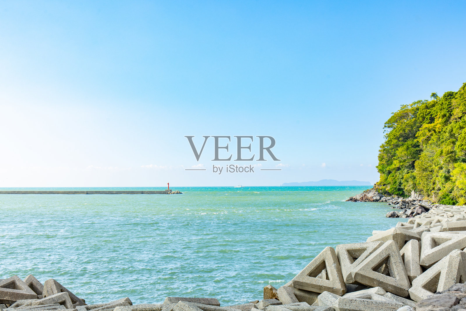 有防波堤的海滩照片摄影图片