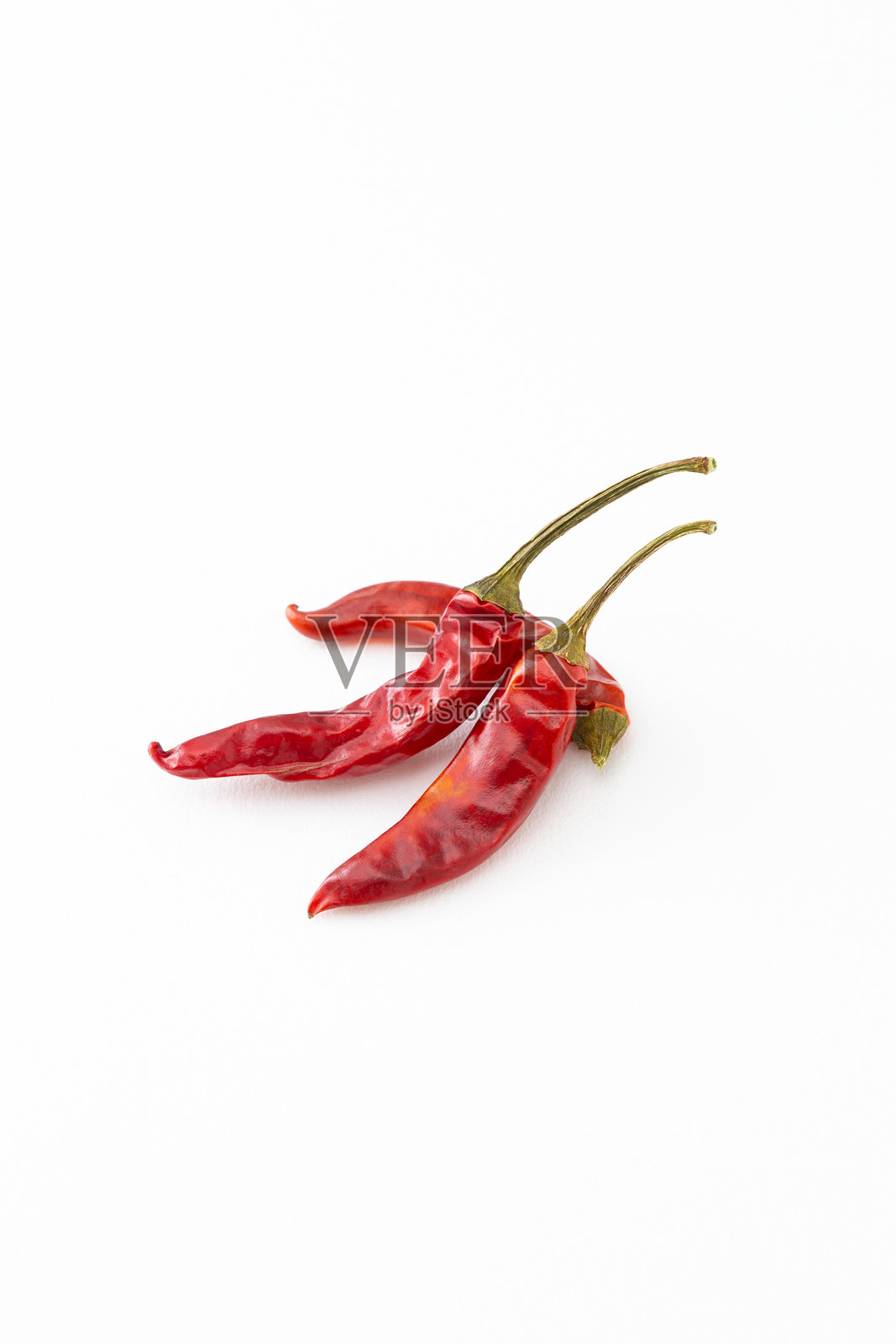 白色背景上的辣椒。照片摄影图片