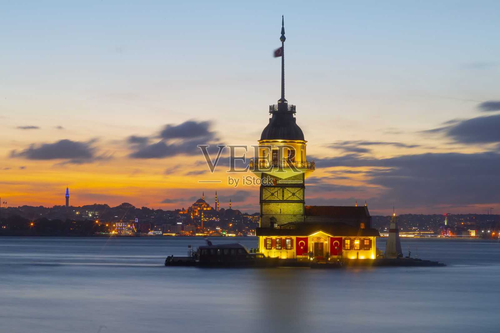 美丽的少女塔日落景色照片摄影图片