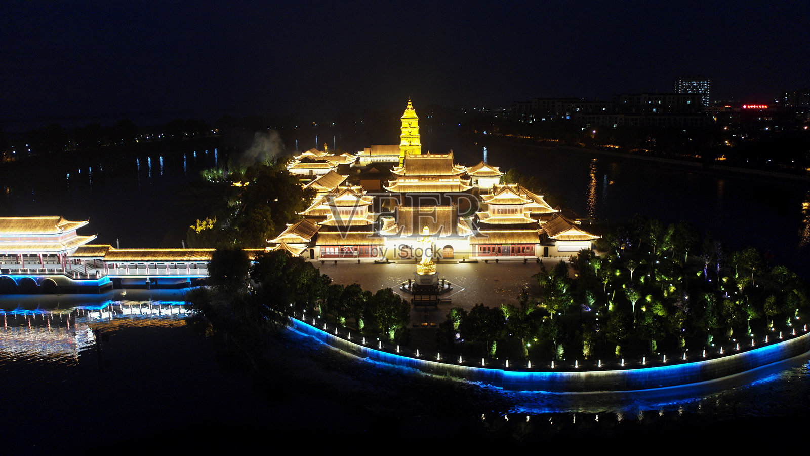 中国江苏省扬州市高邮湖的国家守护寺。北京-杭州运河。照片摄影图片