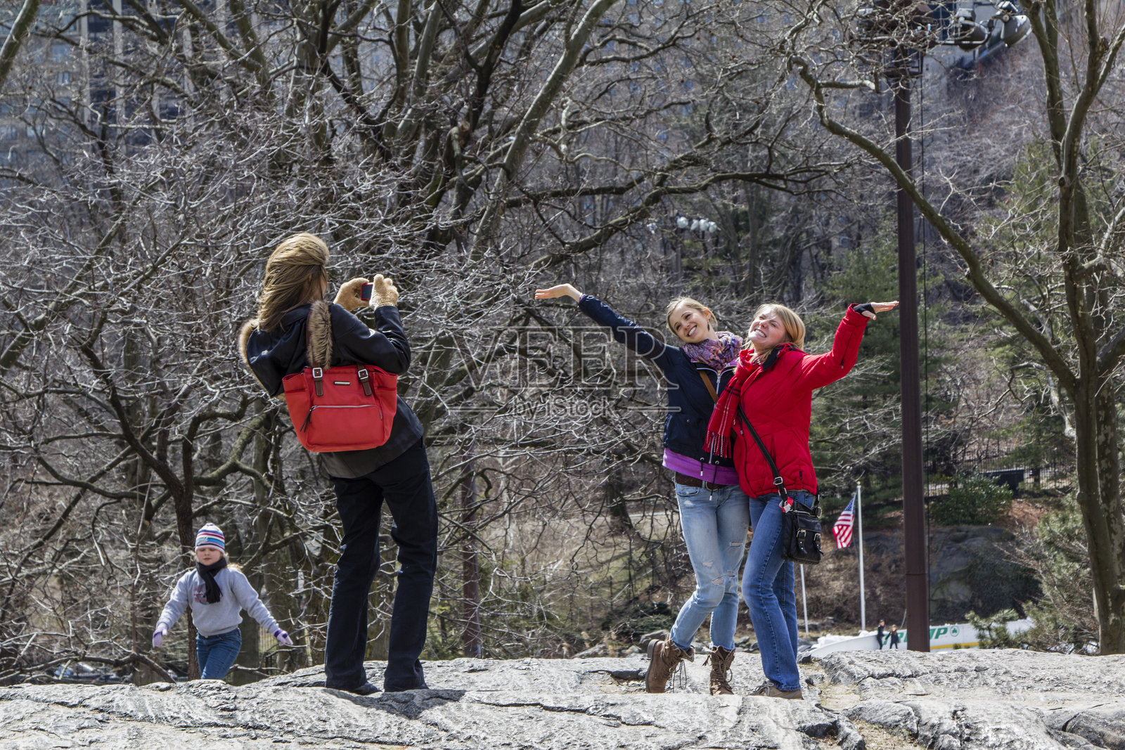 在纽约中央公园摆姿势拍照照片摄影图片