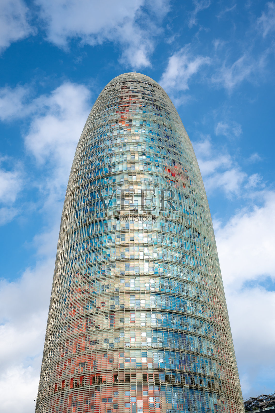 荣耀塔与蓝天相映照片摄影图片