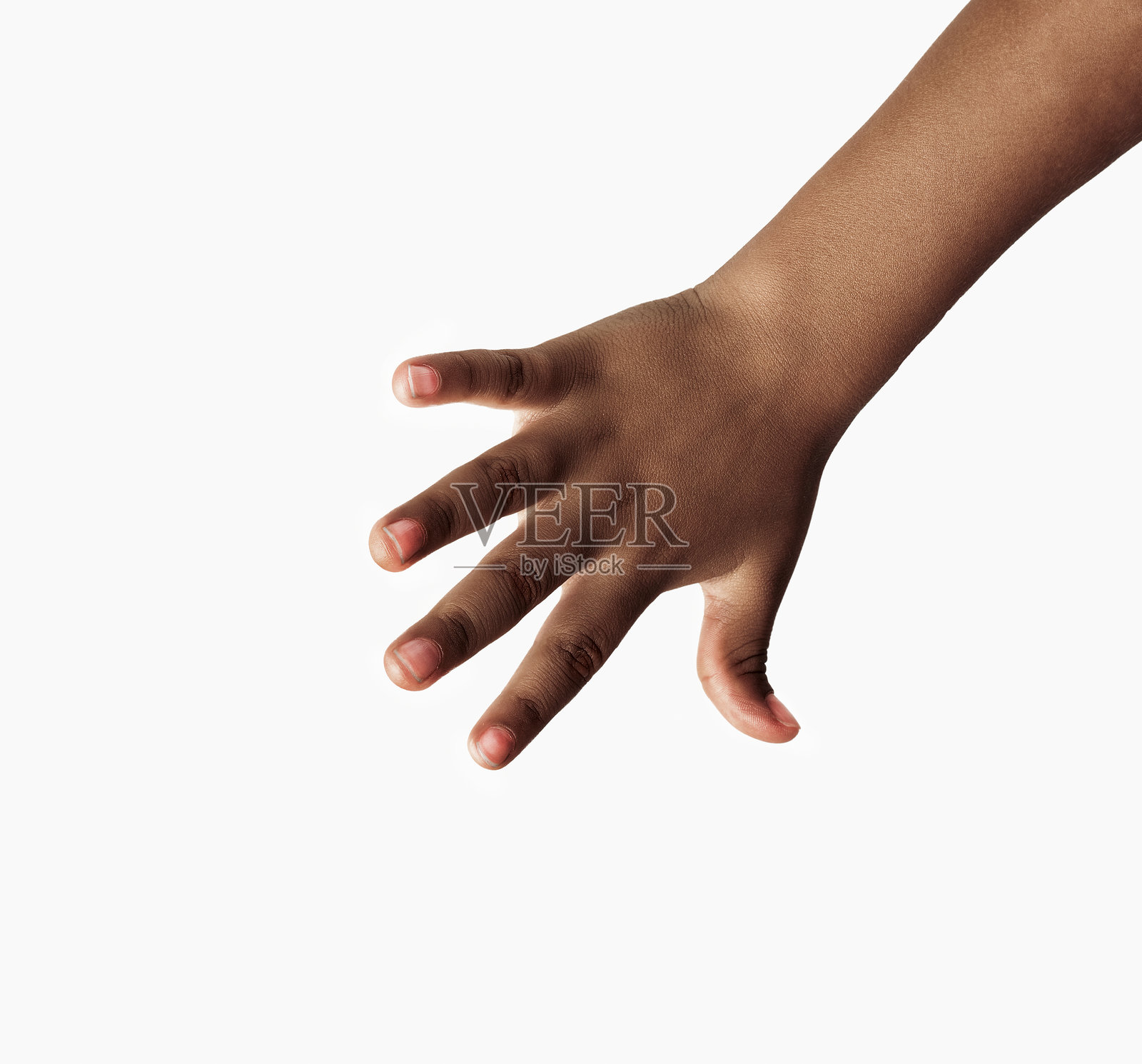 孩子在白色背景下拿着某样东西照片摄影图片